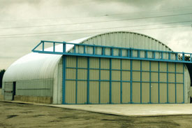hangar con ampia apertura